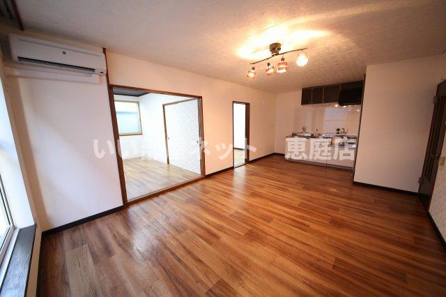 第3恵庭マンションの居間写真