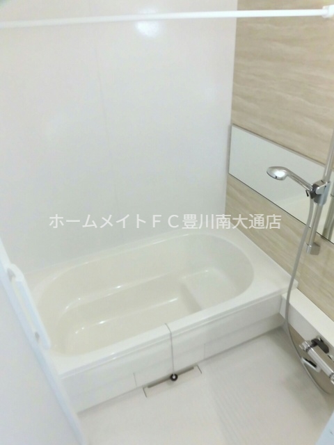 ＪＲ東海道本線 豊橋駅 バス乗車時間：18分 最寄りバス停で下車 徒歩2分 2階建 築10年の風呂写真