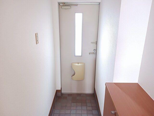 ラポールBの玄関写真