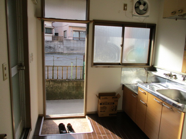 キッチン　普通のお風呂です