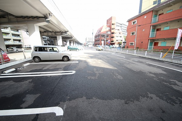 【グラーツィア畠中の駐車場】