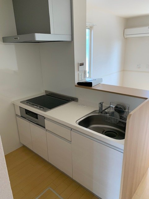 キッチン　対面キッチン（ＩＨクッキングヒーター付のシステムキッチン）