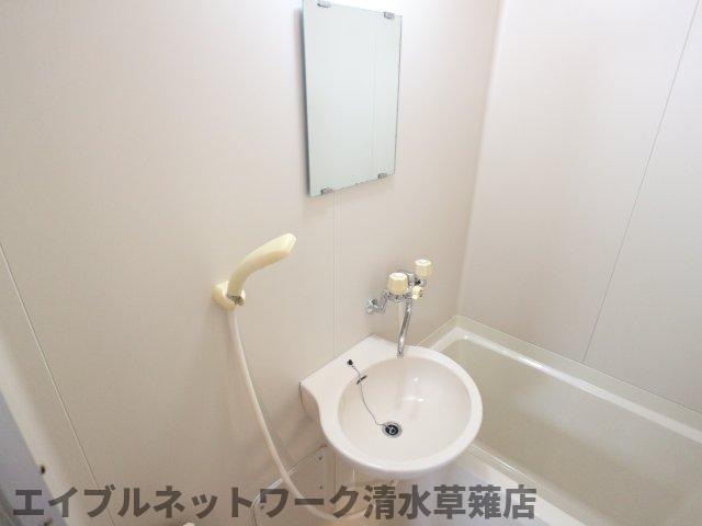 【静岡市駿河区谷田のアパートの洗面設備】