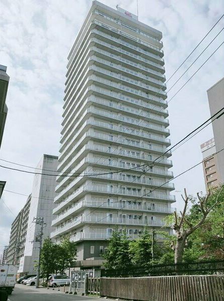 札幌市中央区南七条西のマンションの建物外観