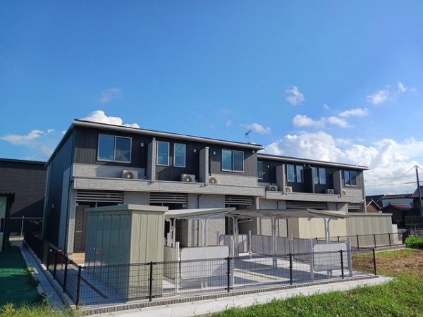 【松江市竹矢町のアパートの建物外観】