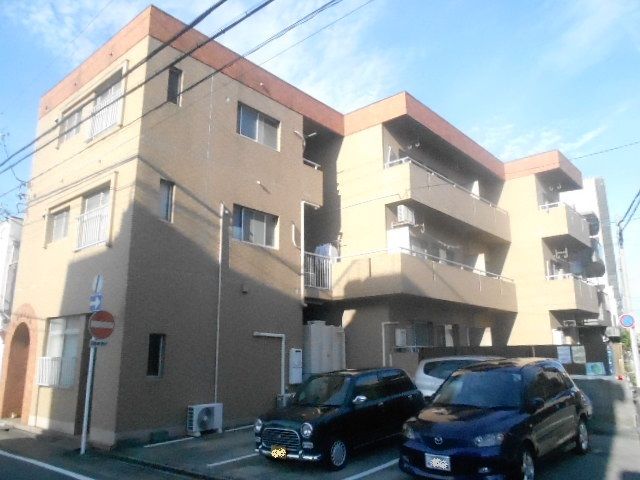 名古屋市熱田区沢上のマンションの建物外観