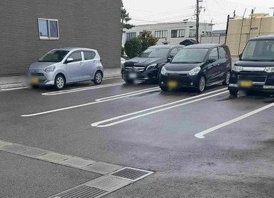 【白山市徳丸町のアパートの駐車場】