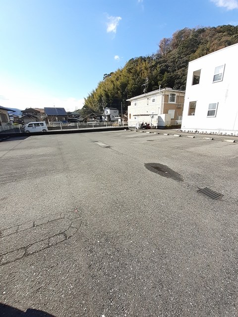 【吾川郡いの町のアパートの駐車場】