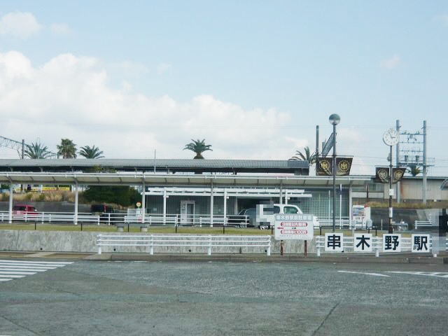 【いちき串木野市麓のアパートの駐車場】