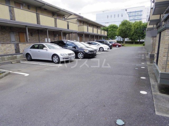 【つくば市高野台のアパートの駐車場】