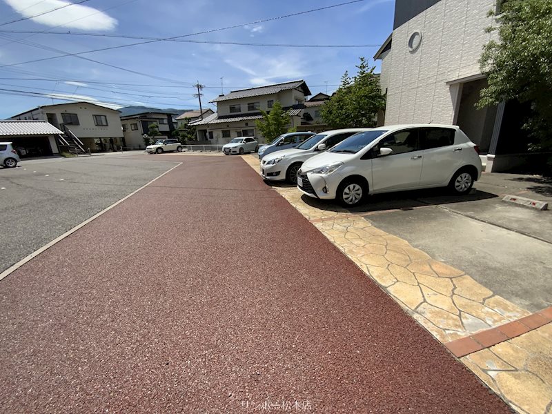 【松本市清水のアパートの駐車場】