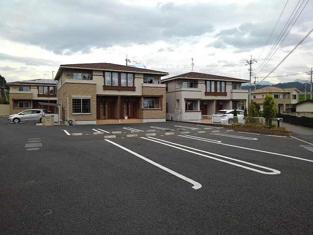 【ポラリス６号館の駐車場】