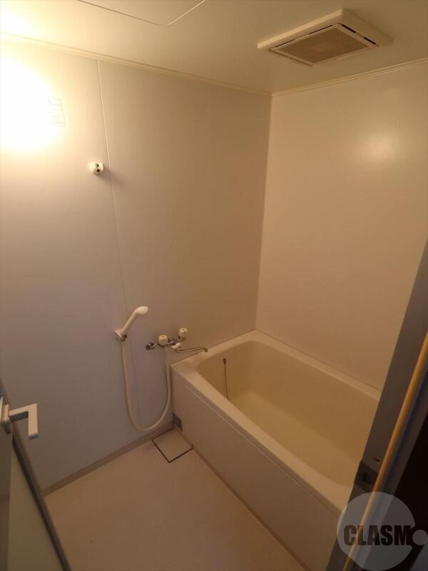 バス・シャワールーム　清潔感のあるバスルーム