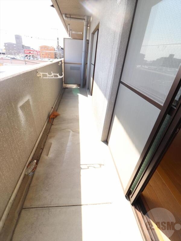 バルコニー　明るいバルコニー