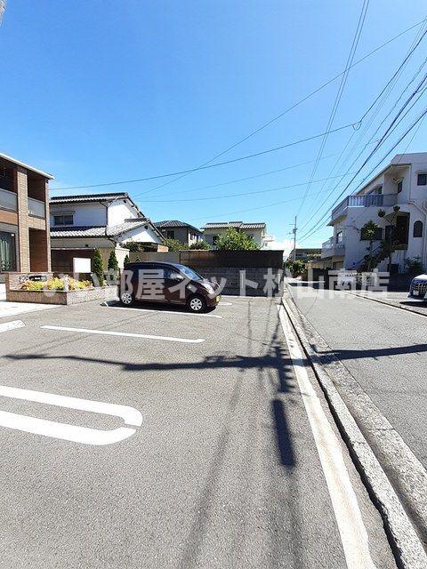 【イリーデ　フローラの駐車場】