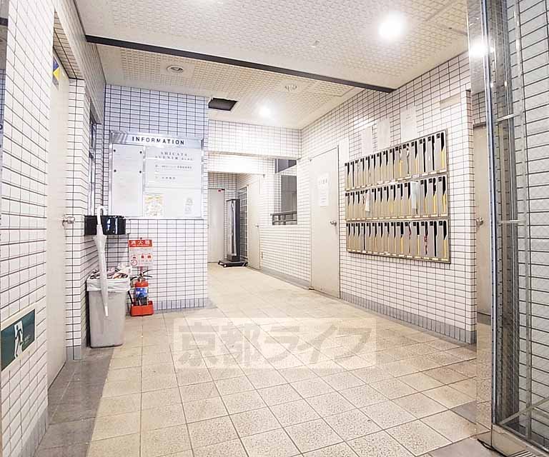 【京都市中京区笹屋町のマンションのエントランス】