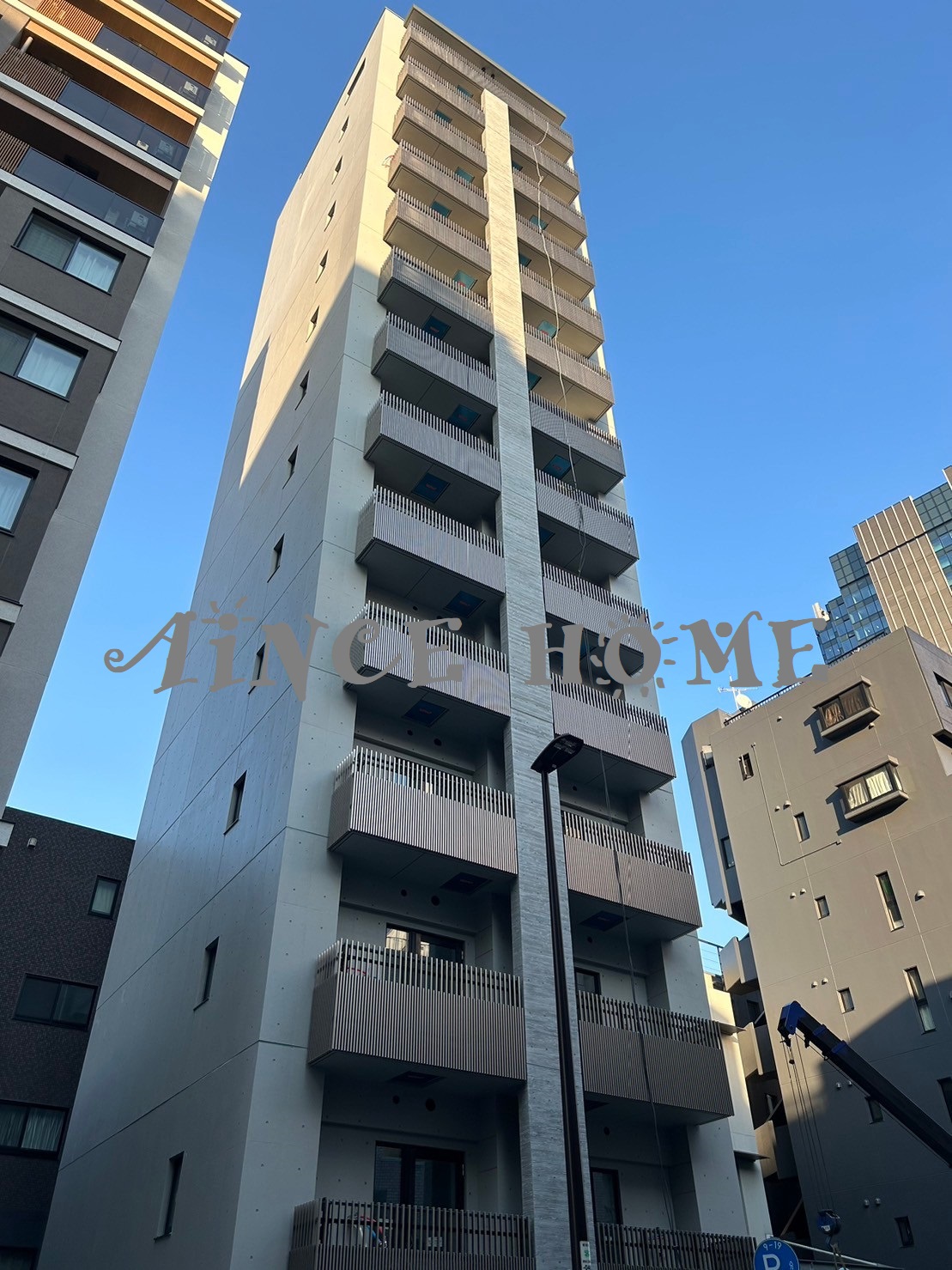 新宿区四谷三栄町のマンションの建物外観