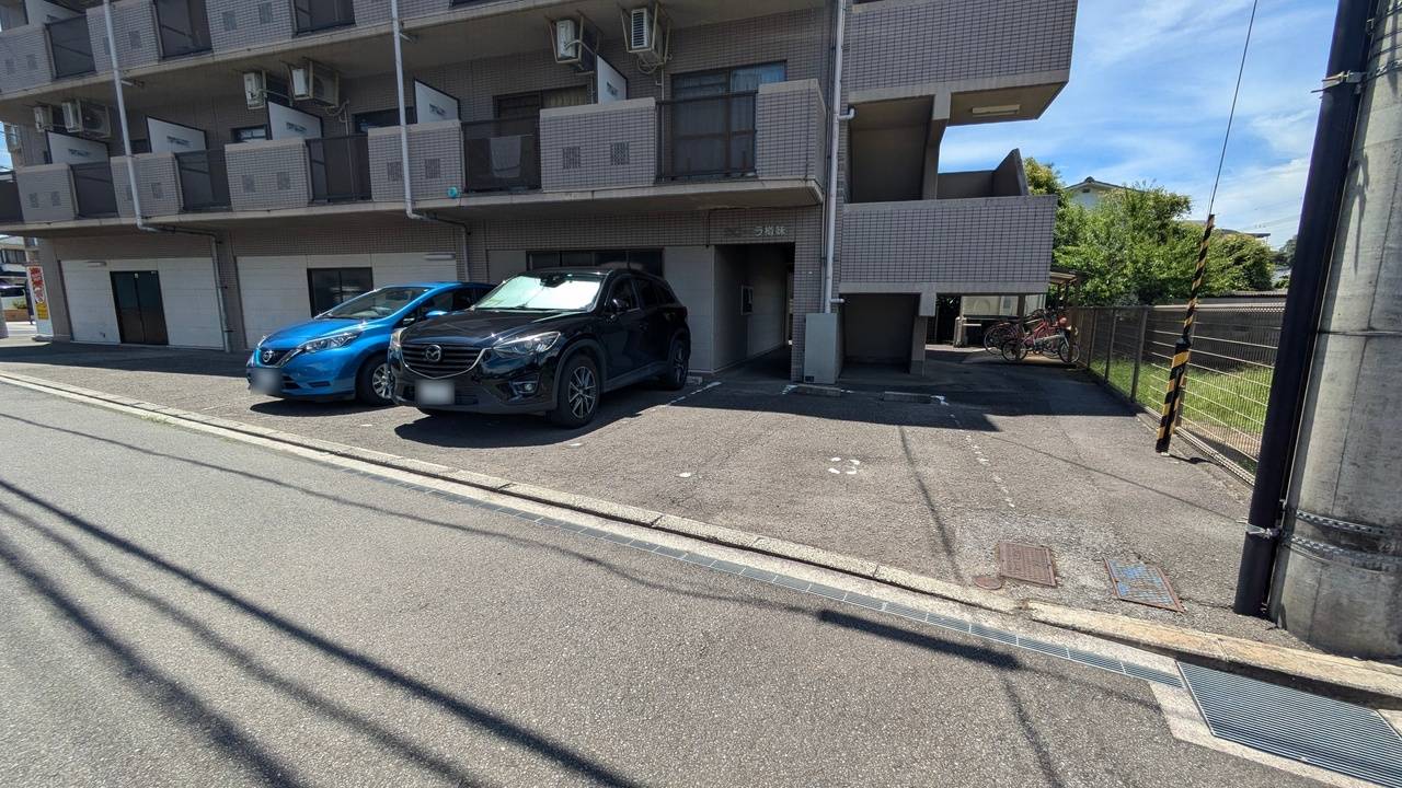 【カローラ樽味の駐車場】