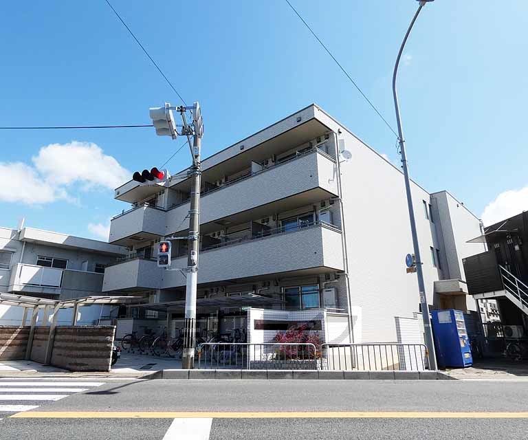 京都市伏見区向島本丸町のマンションの建物外観