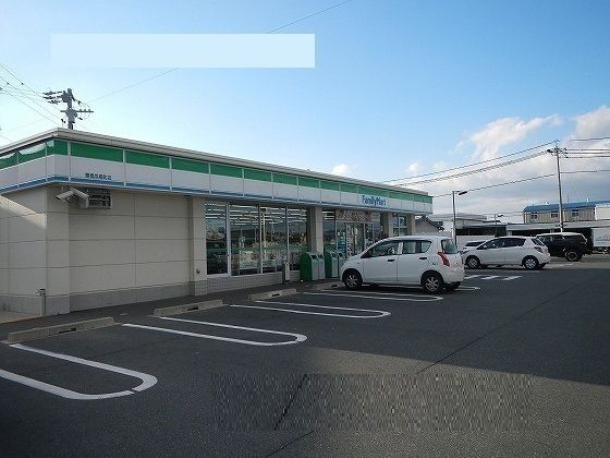 コンビニ　ファミリーマート（コンビニ）まで500m