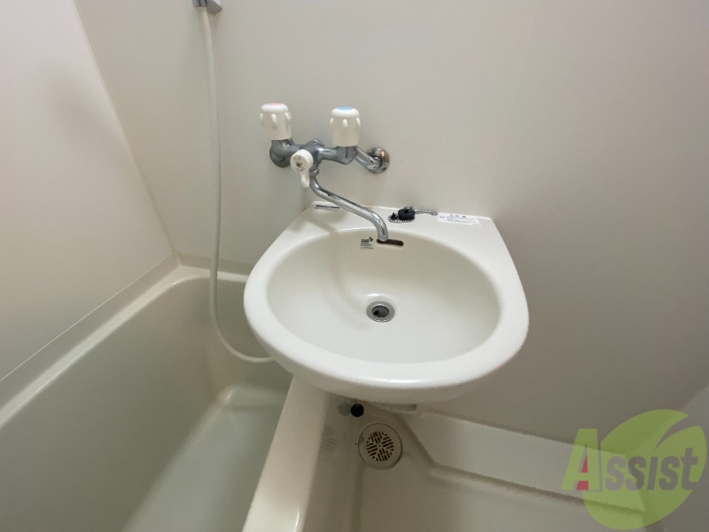 洗面設備　洗面台は浴室についています。以外と使いやすいです