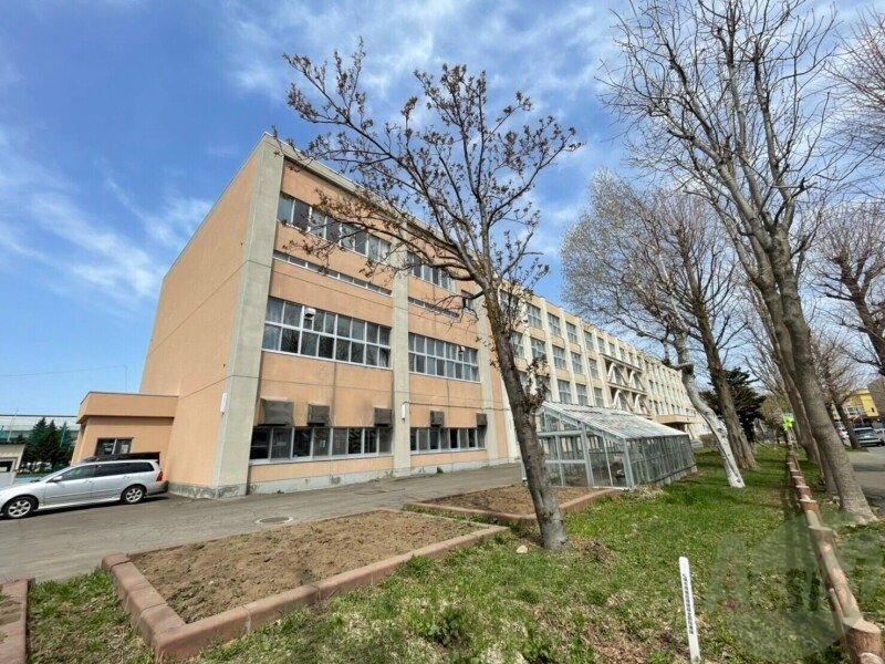 中学校　札幌市立北栄中学校（中学校）まで1625m