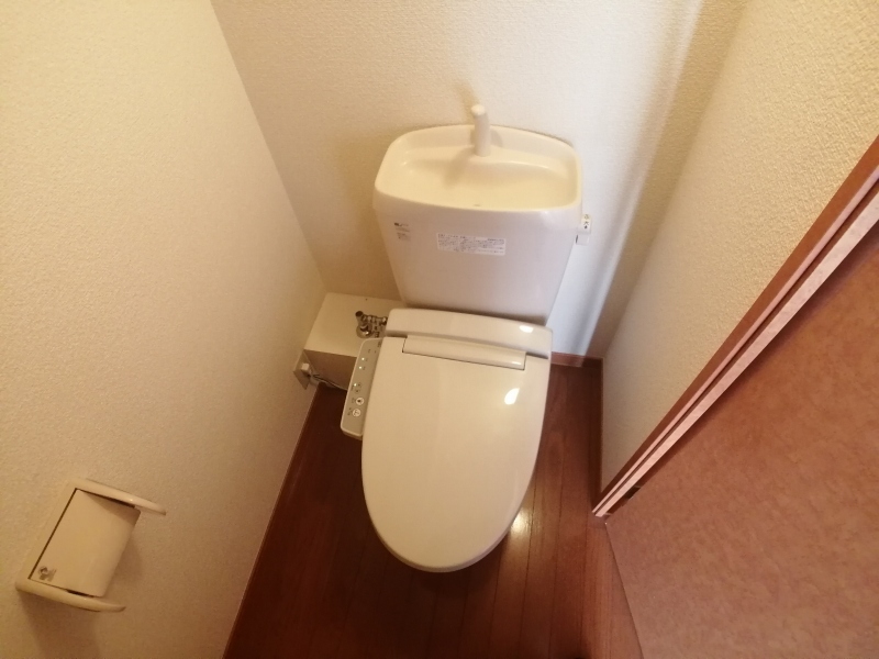 その他　温水洗浄便座付きです。