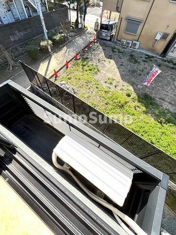 バルコニー　暖かな日差しのふりそそぐバルコニー