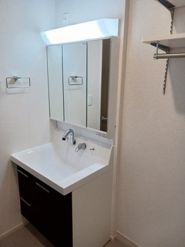 洗面設備　使いやすい洗面所です