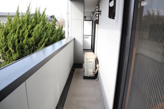 バルコニー　陽当たり良好なバルコニーです