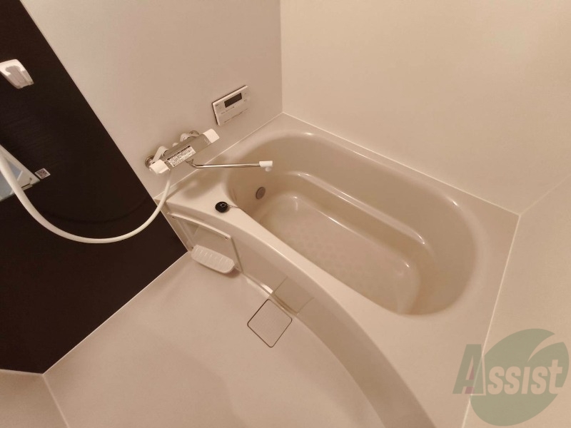 バス・シャワールーム　お風呂になります。一日の疲れを癒してくださいね。