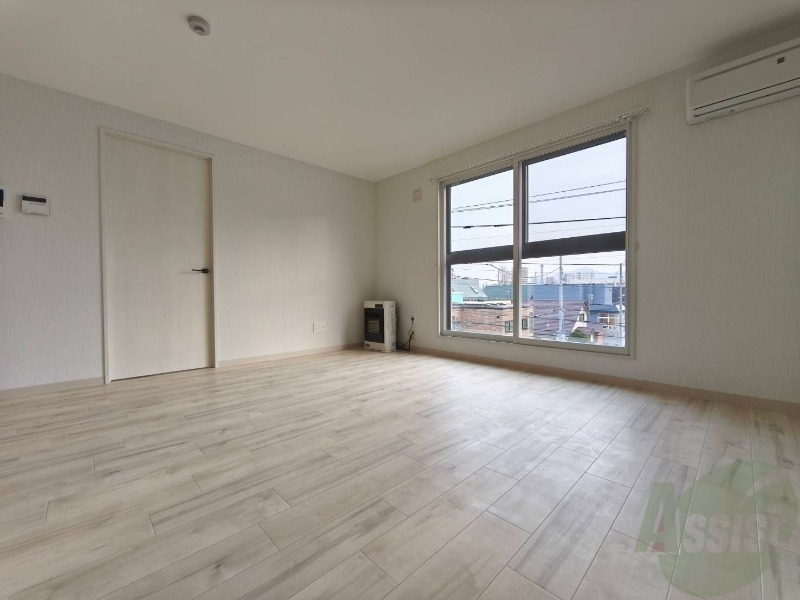 居室・リビング　広くてキレイなお部屋が広がっていて、充実した生活が送れそう。