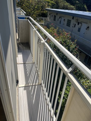 バルコニー　暖かな日差しのふりそそぐバルコニー