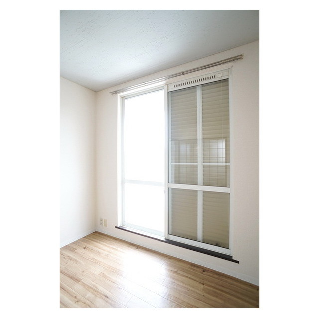 セキュリティ　スライド式の雨戸を完備