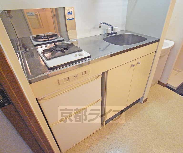 キッチン　調理スペースが確保されたキッチンです。