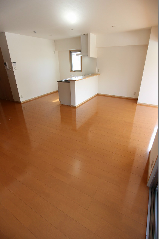 居室・リビング　広々、日当たり良好。