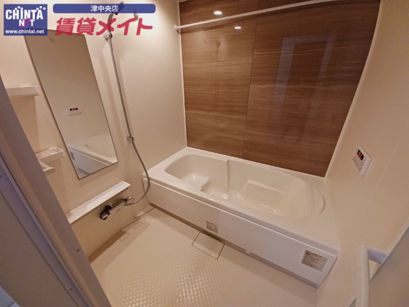 バス・シャワールーム　同型参考写真