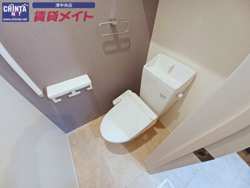 トイレ　同型参考写真