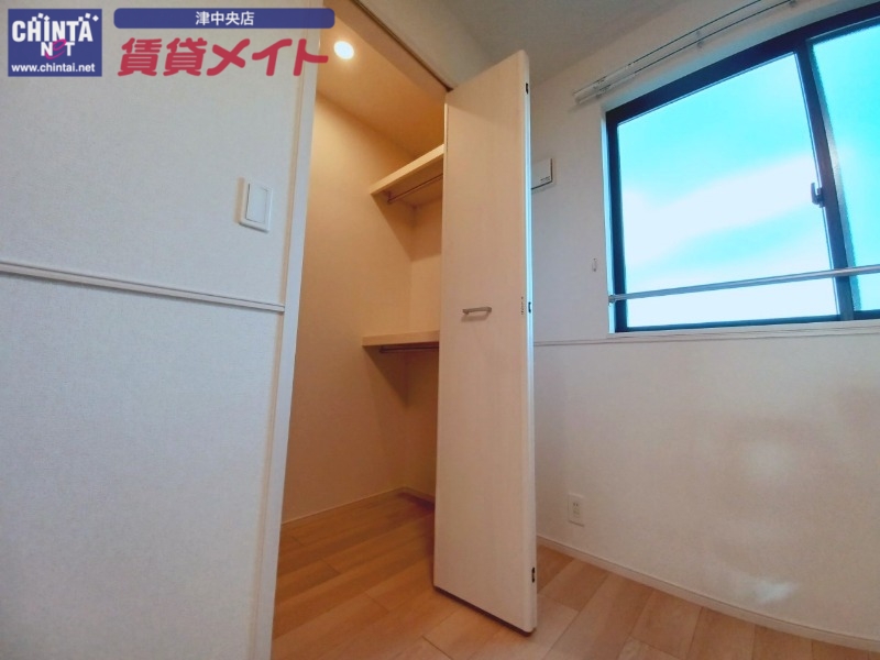 収納　同型参考写真