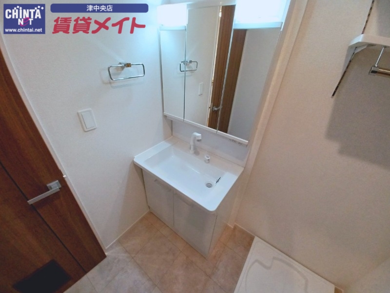 洗面設備　同型参考写真