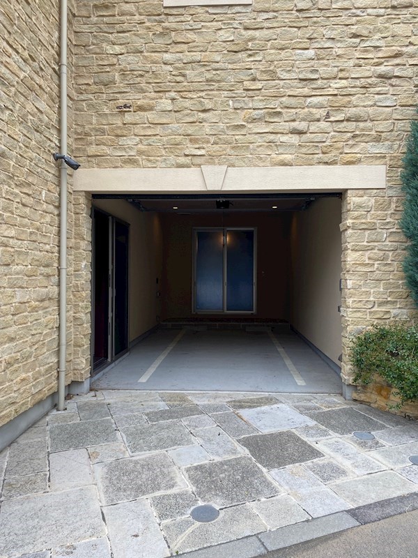 駐車場　ビルトインガレージ