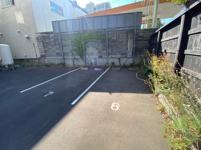 駐車場　駐車場