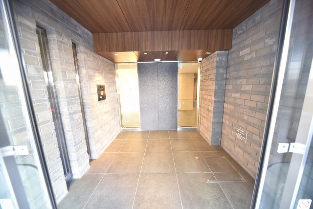 エントランス　エントランス