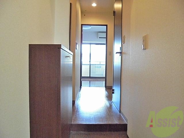 玄関　こちらの玄関からおでかけくださいませ～。戸締りはしっかりと。