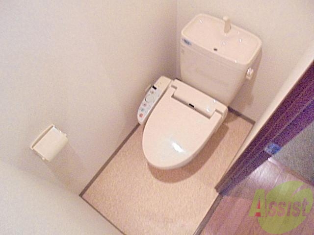 トイレ　こちらのおトイレで落ち着いて用を足してくださいね。