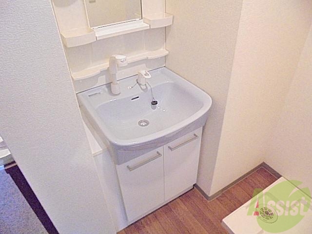 洗面設備　こちらの洗面台で歯磨きやセットをしてくださいね～。