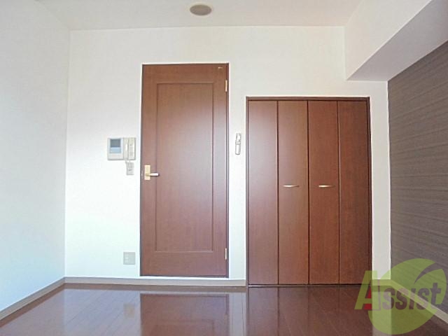 居室・リビング　こちらのオシャレなお部屋でくつろいでくださいね～。