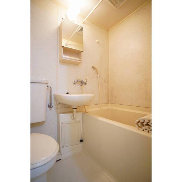 バス・シャワールーム　コンパクトな３点ユニット♪