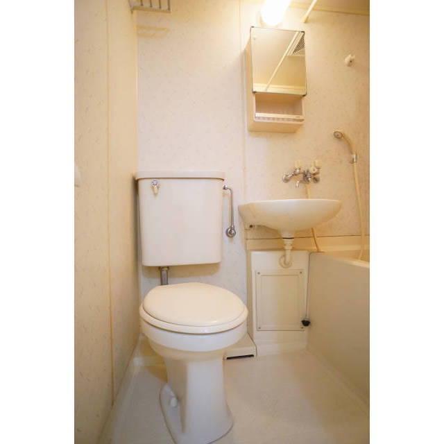 トイレ　お風呂とセットのタイプとなります