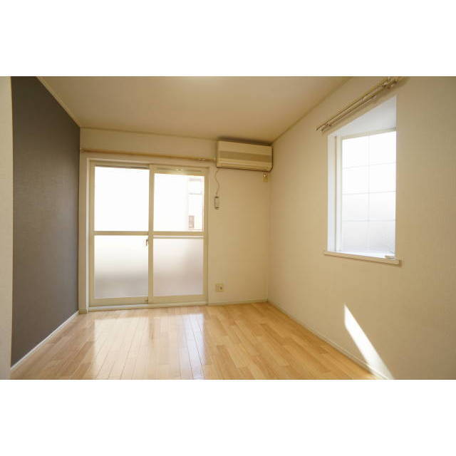 居室・リビング　２面採光の明るいお部屋♪